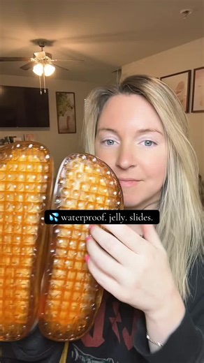 These Cushionaire jelly pool slides are waterproof, easy to slip on, and made for all-day comfort. Your new go-to sandals for pool days and beyond! @Cushionaire #WomensSlides #JellySandals #PoolsideStyle #SummerEssentials #waterproofslides