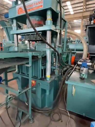 Real footage of a fully automatic coal powder briquetting machine under high pressure forming; dry powder is directly pressed without adding water, resulting in a compact, non-flammable finished product with high calorific value.#CoalPowderBriquetteMachine #CoalDustBriquettingPress #PulverizedCoalBriquetteMaker #FineCoalBriquettingMachine #CoalFinesCompressMachine #AnthracitePowderBriquettePress #CokePowderBriquetter #HydraulicCoalPowderBriquette #IndustrialCoalDustBriquetting #HighPressureCoalP