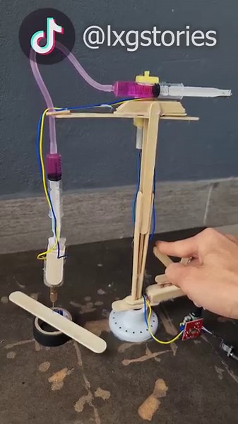 Hydraulikmechanismus mit bipolarer Schaltung + Bohrer #asmr #diy #befriedigend #kunst #experimente