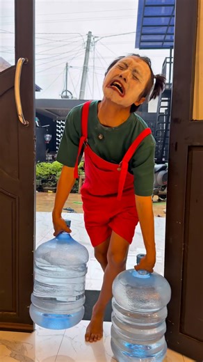 Stupid object to lifting the gallon