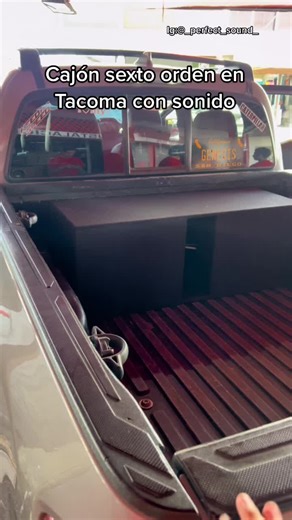 Instalación de cajón sexto orden en Tacoma con sonido potente