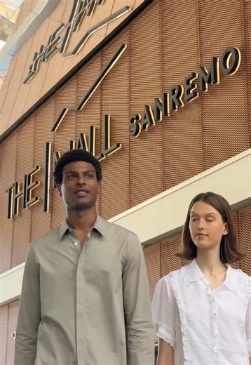 THE MALL SANREMO, LE LUXE À L’ITALIENNE À deux pas de la Côte d’Azur, cet été profitez de la navette gratuite au départ de Nice. The Mall Sanremo est votre outlet de luxe proposant les plus grandes marques avec jusqu’à 70 % de réduction. En collaboration avec @The Mall Simon Luxury Outlets #theluxurymall #themallsanremo