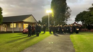 #KARAKIA Ki runga o Turangawaewae Marae i mua i te wehenga o te Kiingi ki taawahi. I tae tahi mai ki te poroporoaki ki teenei o ana pou o te Kiingitanga, ko Pokaia Nepia e tiraha mai ana. Paimaarire. | Kiingitanga