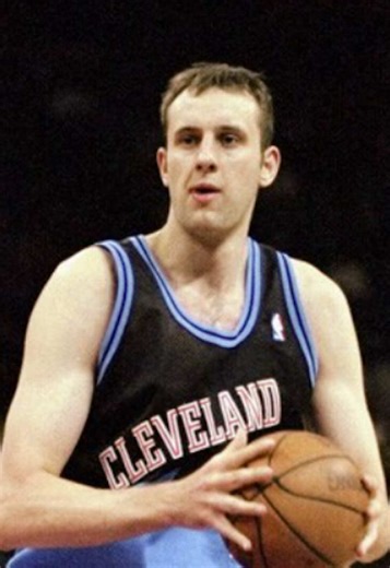 Zydrunas Ilgauskas' 1st career NBA 3-Pointer comes at Madison Square Garden | February 15, 1998 | Cavaliers @ Knicks #milestones #highlights #basketball #clevelandcavaliers #nba