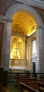 🇵🇹ブラガ 5ボン･ジェズス･ド･モンテ教会聖域の中心となる教会1811年にポルトガルの黄金期を過ぎてからバロック様式で建てられたせいか過剰な装飾はありませんでした。教会内には聖クレメンスの名が付されたカタコンベの聖人も眠っておられ大好きな南ドイツの教会にも似た荘厳さを感じました。
