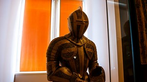 Jaký příběh skrývá tato starověká zbroj?