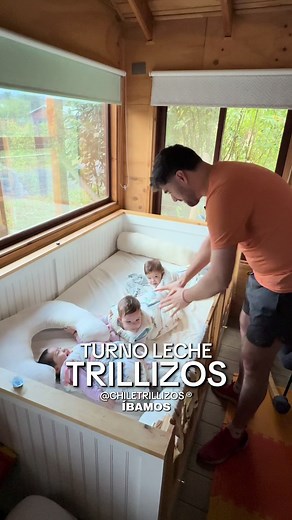 Toca turno de leche con trillizos modo astronautas: Amelia, Noah y Theo 🫶🏻.. el turno de más temprano lo hizo la mamá 7AM .. que tengan lindo viernes todos ! 🙌🏼 #chile🇨🇱 #leche #bebestiktoks #creatorsearchinsights #parati