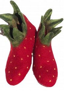Children's slippers strawberry size 34-36 - hand-felted
