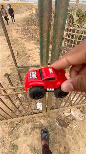 red car race kiya or remote control se bi 😳 #rccars #shorts