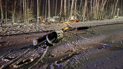 Crash takes down utility pole in Vassalboro, shuts down road