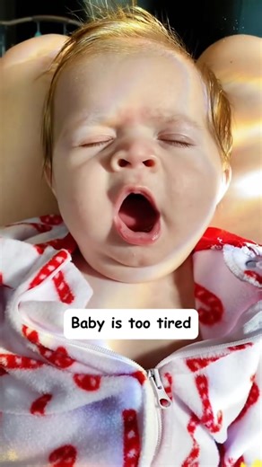 Baby is too tired #baby #everyone | mama twins