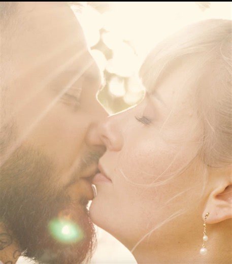 🎥 Extrait du mariage de ce week-end 🔥 😍 Encore félicitations à vous les copains ❤️ 📸Photographe : @clphotographie.fr 💐Décoration : @maisonyvon 💄Maquillage : @mayupmaquilleusepro 💇🏼‍♀️Coiffure : @lucie_champion_ 📍Lieu : @le_village_du_phare_ #mariage #wedding #weddingday #manche #normandie #amour #love #family #friends