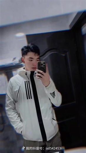 ࿐མ་འོངས་པར་ འཇའ་ཚོན་བཞིན་མཛེས་སྡུག་ལྡན་ལ་།རྨི་ལམ་བཞིན་ཡིན་དུ་འོང་བར་སྨོན་།