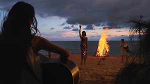 Light and shadow. Brightness and darkness. Every frame, heart-moving. With Ultra HDR powered by triple real-time fusion technology, the #HUAWEIPura80Ultra delivers ultra-high dynamic video that captures every nuance — from luminous highlights to deep, defined shadows. Portraits appear three-dimensional, transitions between light and dark are seamless, and every scene feels immersive and full of atmosphere. Learn more: https://bit.ly/3U0rKGk #HUAWEIPURA80Series | Huawei Mobile