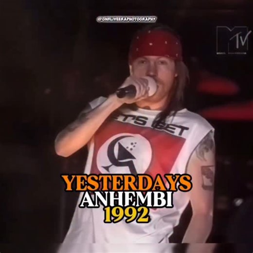 gunsnrosesliveera on Instagram: "🌹 33 years ago... December 10th, 1992. @gunsnroses performing Yesterdays at Estacionamento Do Anhenbi, Sao Paulo, Brazil 🇧🇷. 🎬 MTV / Wellington (YouTube) Setlist 📄 💥 Isso pode estar incorreto. Se algum fã teve a sorte de estar lá naquela noite, espero que possa me ajudar com informações adicionais 💥 Nightrain Mr. Brownstone It's So Easy Live And Let Die Attitude Welcome to the Jungle Bad Obsession Yesterdays Double Talkin' Jive Civil War Wild Horses - Pati
