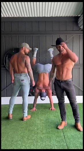 1.3M views · 43K reactions | Why they call it a thirst trap… #reelsfacebook #reelsviral #tiktokviral #comedyreels #noperope #comedy #cops #ladies #nurses #girlsnight | Travis Rodgers | Facebook