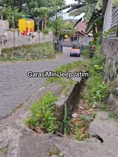 Garasi Mini Jeep Jatim: Mobil Listrik Unik