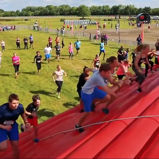 Sign up for our biggest Inflatable 5k ever (now with 28 obstacles) Foam Zone 😲 | UK Running Events