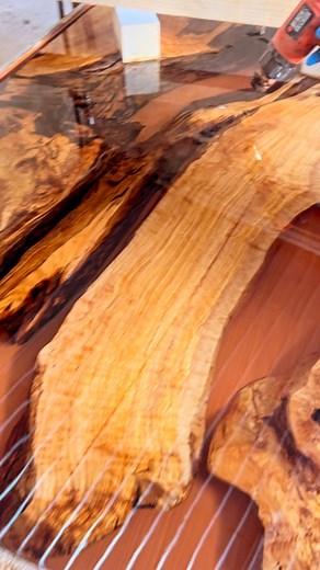 ITALIA LUX DESIGN 🇮🇹 💨 la cura nei dettagli. Ogni getto viene eseguito con la massima cura e attenzione per ogni particolare 💦 👉 www.italialuxdesign.com #design #resina #artigianato #italialuxdesign #arredamento #ulivo #interiordesign #artigianatoitaliano #casa #fattoamano | Italialuxdesign