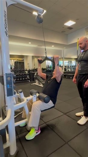 91-year-old Pat Boone hits the gym!