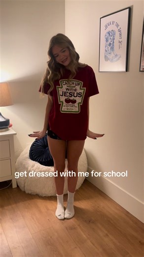 peep my airpods ;) @Garage Clothing | Get Dressed With Me