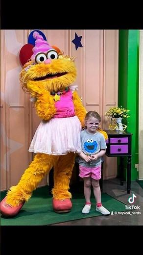Meeting Elmo and Zoë in Sesame Street Land! 🥳