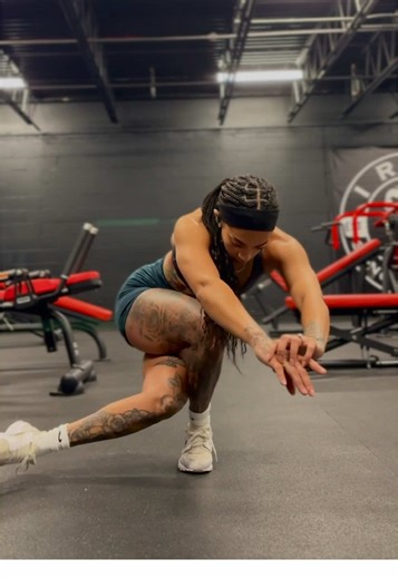 Hey Tik Tok, here’s a Dragon Squat 😇 #calisthenics