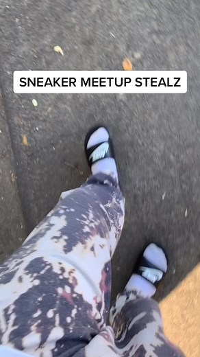 Sneaker meet up ￼ finesse ✌️😭#sneaker #sneakerhead #mocha #reselling #tips #fliplife #travisscott #yeezy #finnese #flip #garyvee #shoes #hustle