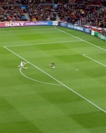 Error de manual de Valdés, que tenía la opción de hacer falta a Torres fuera del área. Aún con uno menos, habrían tenido alguna opción en el descuento.