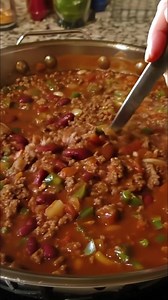 This is an easy chili to make. It also freezes nicely. Don't forget to top with some cheese and your favorite corn bread! Recipe in First Coʍmеոτ 👇 | Old fashioned recipe