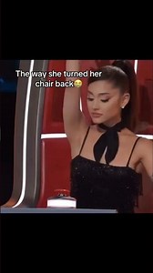 The way Ariana Grande turned her chair back is sending me😭