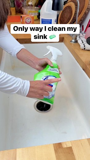 2.8M views · 14K reactions | Vinegar is basically magic ✨ #sink #kitchen #cleaning #cleaninghacks | Liz & Jeff | Facebook