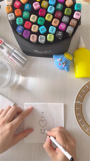 Magic Colors on Black & White Drawings ✨ | Easy Napkin Trick