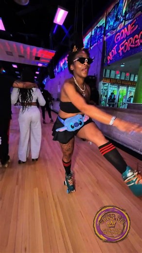 Smooth vibes all day! 💯🔥 #rollerskating #cool @sk8.ne