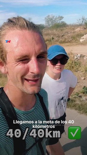 "WALKING TOUR" DE PALERMO AL CONURBANO: la travesía viral de dos turis...