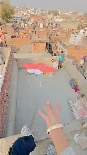 Kite catching 😱#kiteflying #kite #kitelooting