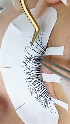 Winky Beauty Lash Extensions on Instagram: "Today’s eyelash extension video is here! Let’s immerse ourselves in the eyelash extension process. ✨Follow me to get more tips and knowledge of eyelash extensions✨ 🛒SHOP: https://www.winkybeautylashes.com/ #yylash #lashset #naturallash #winkybeauty #eyelashextension"