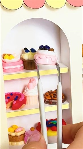 Mini Shopping Time! 🛒🍰✨ Tiny Cakes & Drinks for Hello Kitty Party House