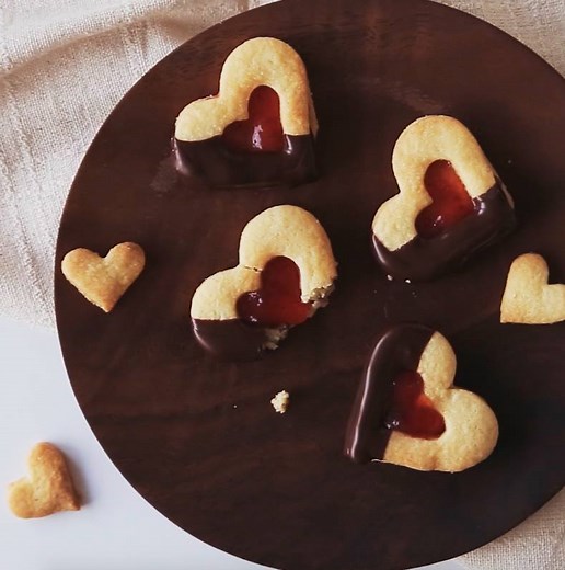 Heart-Shaped Jam Cookies Full recipe: http://taste.md/1RC3115 | Tastemade