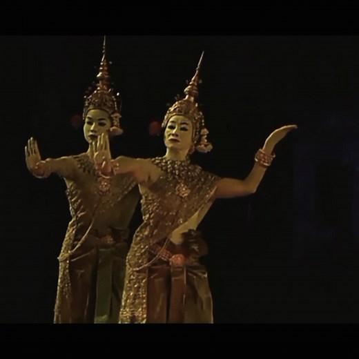 របាំព្រះរាជទ្រព្យខ្មែរក្បាច់ដើម១០០ឆ្នាំ រឿង« ព្រះជិនវង្ស »។ ស្អាតណាស់មើលហើយមើលទៀតផុសហើយផុសទៀតមិនធុញឡើយ។ #របាំក្បាច់បុរាណខ្មែរ #វប្បធម៌ខ្មែរ #cambodia #culture #khmer #royalballetofcambodia #khmerclassicaldancer