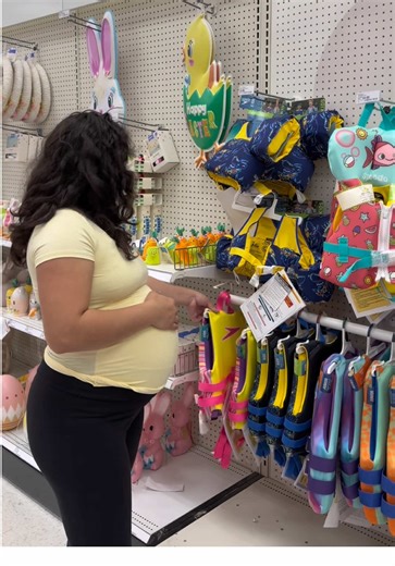 With this heat we needed a pool day ⛅️👙💗 #morning #poolday #shopping #fyp #paratii