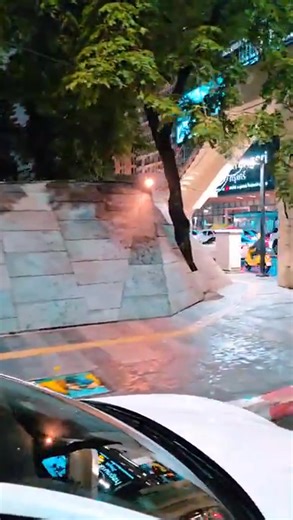 Chinatown Bus Ride Vibes ✨ #BangkokLife #ChinatownVibes #BusRideExperience #TravelReels #StreetScenes #AsiaDiaries #ReelTravel | Maddy Khan | Facebook