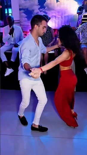 Sensual Bachata Dance: Unforgettable Moves!