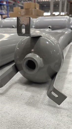 Industrial air storage tank, pressure stabilization+filtration+ space-saving.