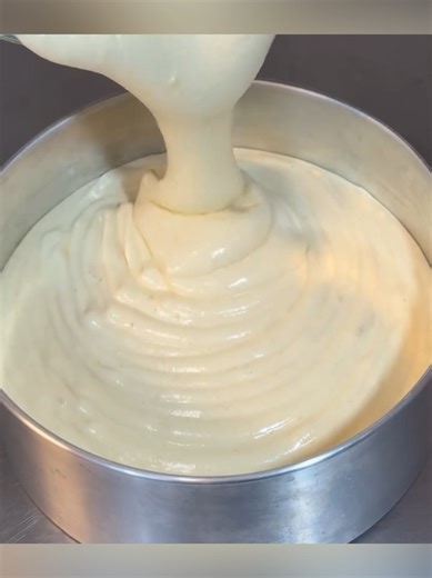 Cake decoration 🥣✨ #cakedesign #cakedecorating #swtyscakes #food #birthdaycake