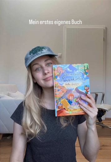 Die Bücher meines Lebens: 📘 Mein erstes eigenes Buch: „Der magische Reisekoffer“ von @mellalisitano 🌿 Ein Buch aus meiner Kindheit/Jugend: „Ronja Räubertochter“ von Astrid Lindgren 😂 Ein Buch, das mich zum Lachen bringt: „Muh!“ von David Safier 🐿️ Mein allererstes Buch: „Ahörnchen und Behörnchen sind verliebt“ ✉️ Ein Buch, das mich zum Schreiben inspiriert hat: „Abenteuerliche Briefe von Felix“ 🕷️ Das Buch meiner ersten Schullesung: „Geisterspinne“ von Andreas Schlüter 📖 Ein Buch, das ich 