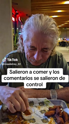 Romeo y su nieta: risas en la mesa