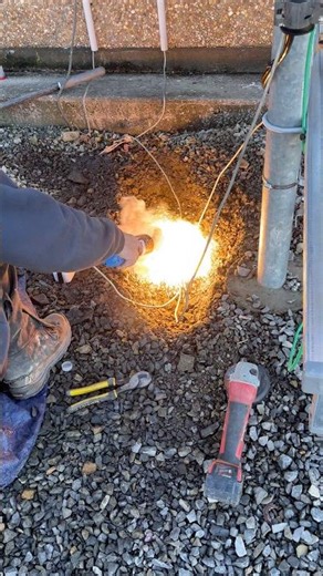 Exothermic(Thermite)Welding. A chemical-reaction based process for fusing copper conductors #shorts