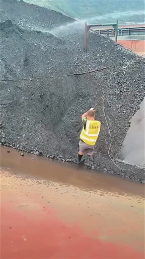 182K views · 1.8K reactions | Barge unloading 3880 tons | USA Machines Channel | Facebook