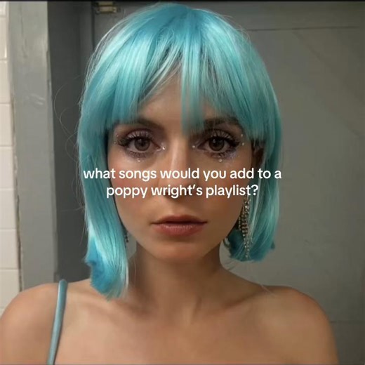 Explore Poppy Wright's Playlist Featuring Kelly Clarkson
